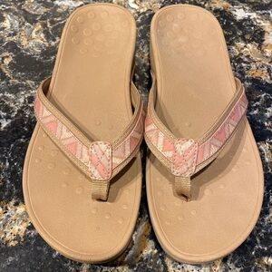 Womens Vionic slip on sandals 🩴 size 10